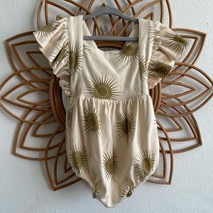 Sun ruffle strap